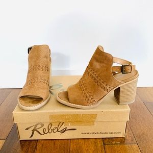Rebels sandals size 7